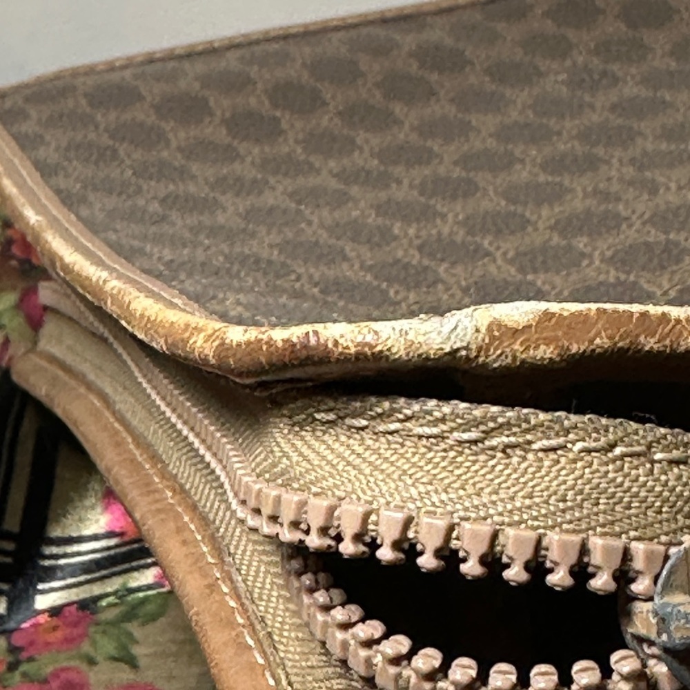 Vintage Celine clutch. - Picture 6 of 13